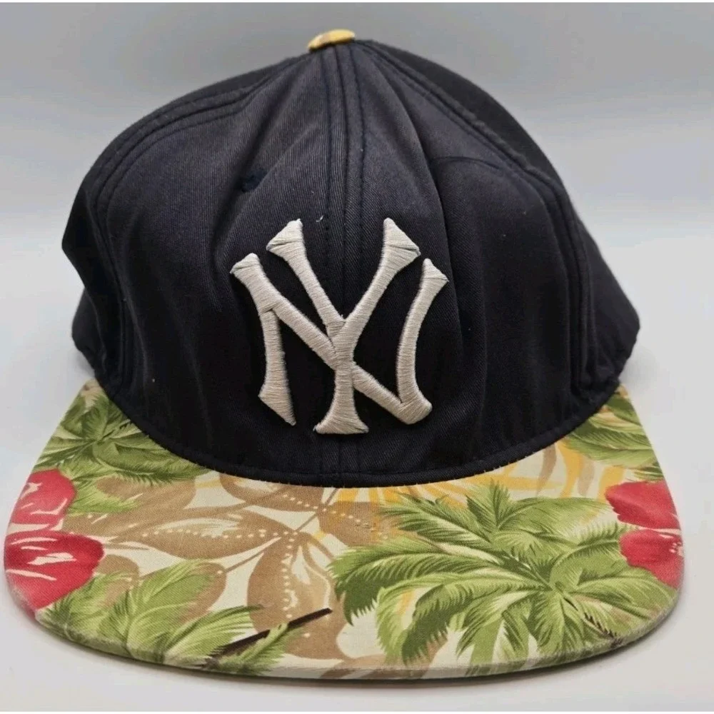 Vintage New York Yankees NY Cooperstown Tropical Floral Snapback Hat 1918 MLB